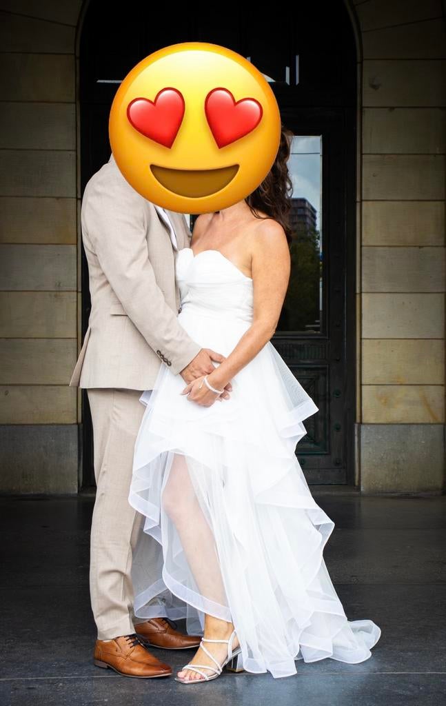 Strapless bruidsjurk met organza stroken en asymmetrisch rok, Ophalen of Verzenden, Zo goed als nieuw, Wit, Trouwjurk