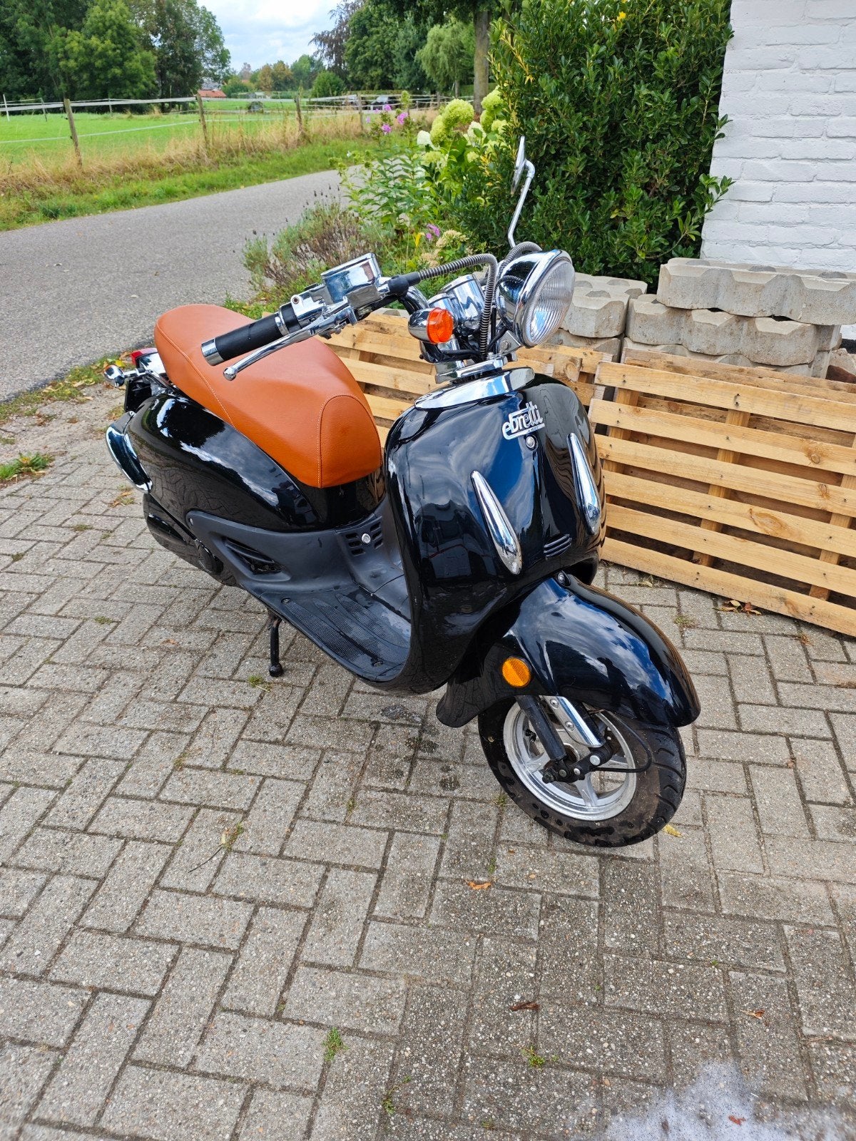 Ebretti 318 Retro Scooter - Zwart met bruin zadel, Fietsen en Brommers, Ophalen, Gebruikt, Benzine, Overige merken