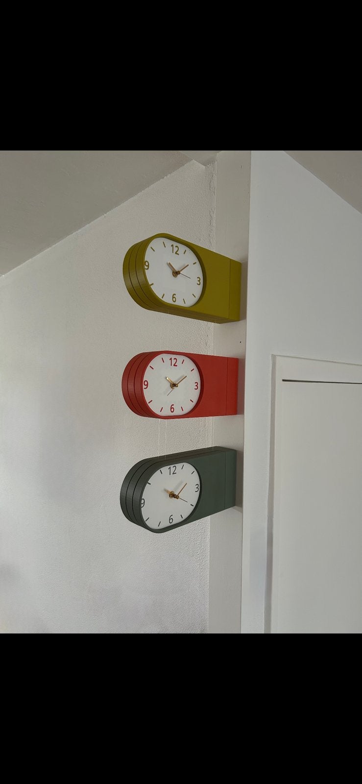 Dubbelzijdige wandklok, 3D-geprint in vier kleuren., Ophalen of Verzenden, Nieuw, Wandklok