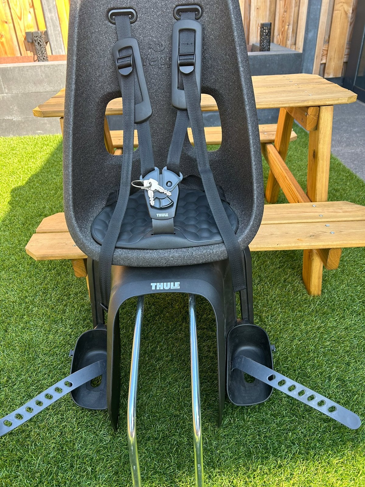 Thule Yepp Next 2 Maxi frame bevestiging, Achterzitje, Voetsteuntjes, Ophalen of Verzenden, Zo goed als nieuw