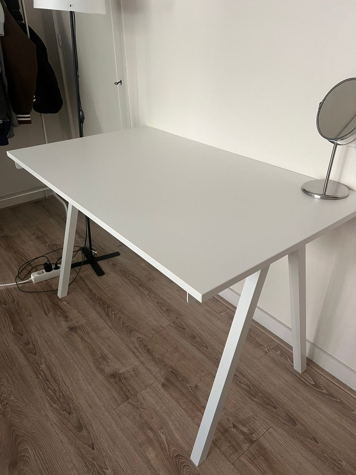 Ikea Trotten White Desk, Huis en Inrichting, Bureaus, Ophalen, Zo goed als nieuw