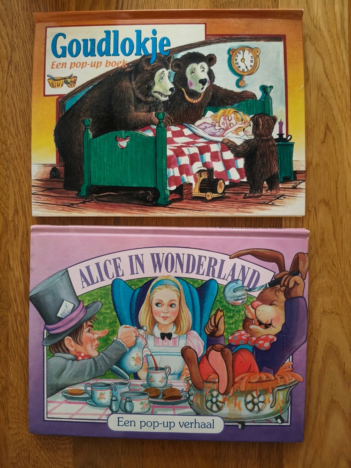 2x Pop-up boeken: Alice in Wonderland en Goudlokje, Ophalen, Gelezen