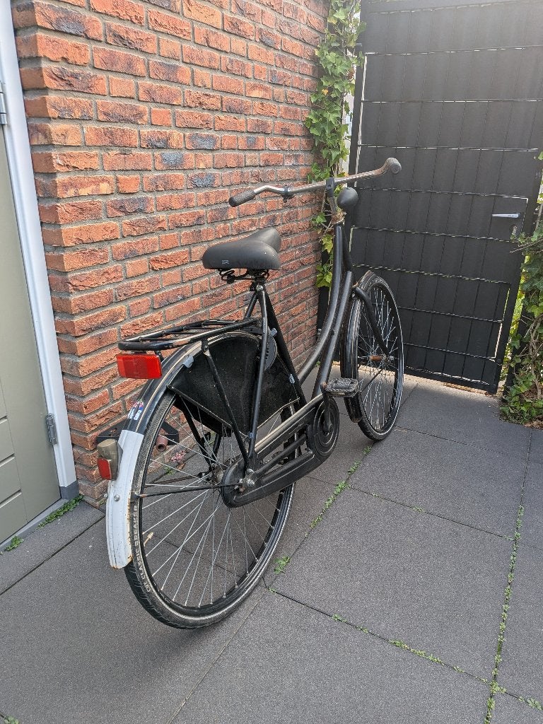 Foto 3 van Stevige Zwarte Omafiets / Stadsfiets – Framemaat 57 cm