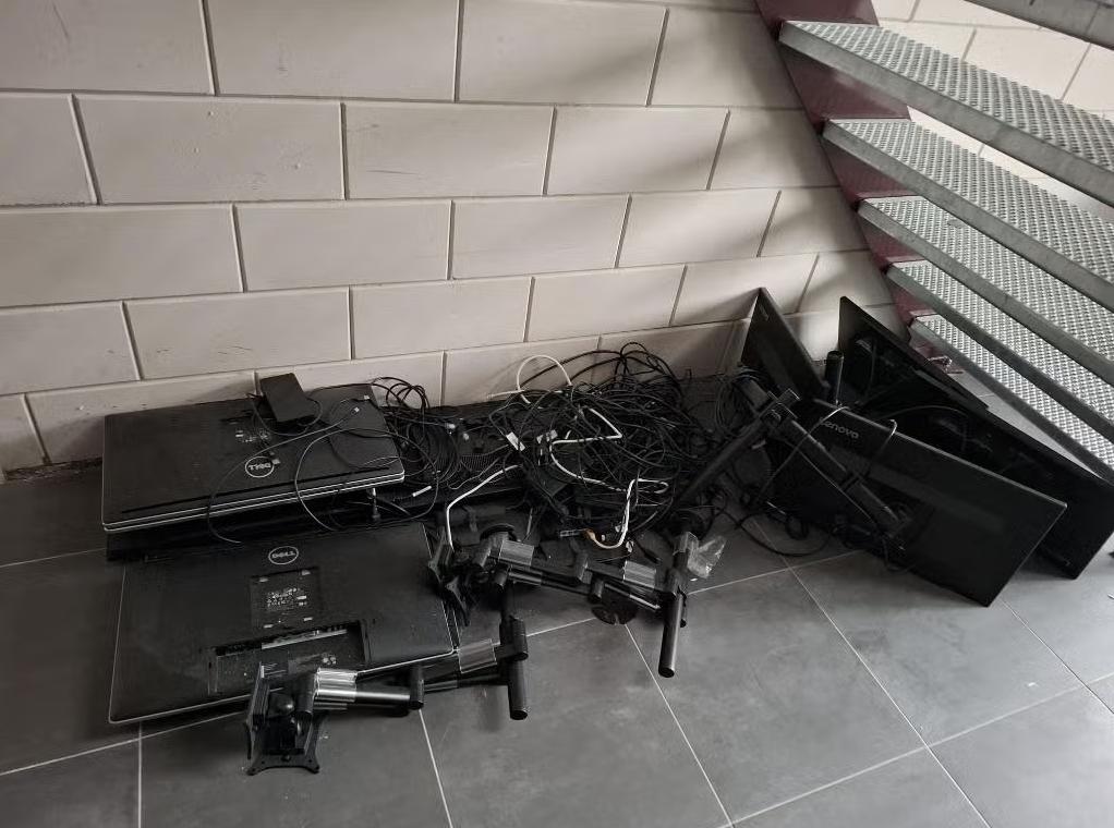 Restpartij schermen/kabels/standaarden Dell & Lenovo, Computers en Software, Ophalen, Gebruikt
