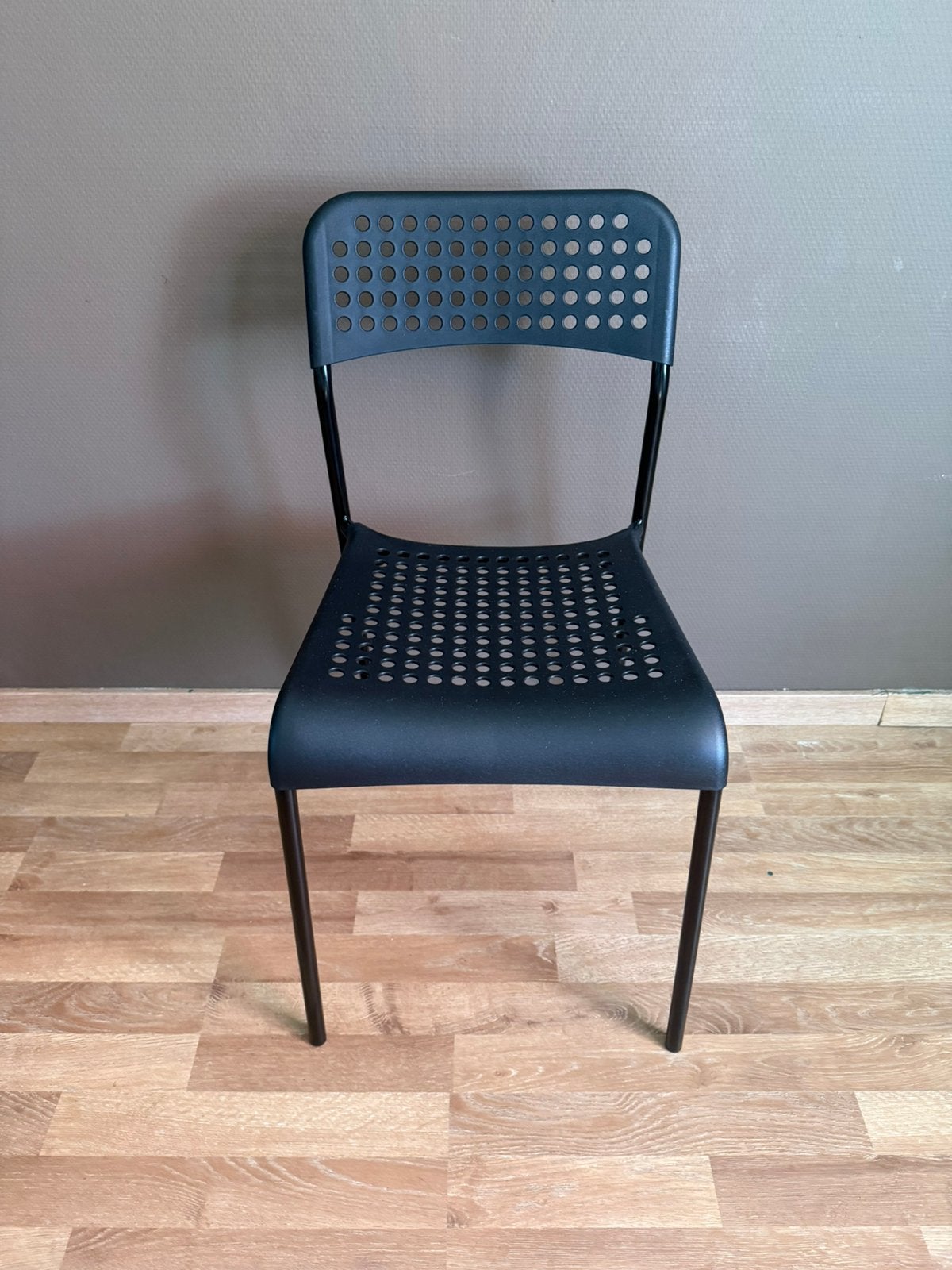 Ikea Sandsberg stoel, Ophalen, Kunststof, Zwart, Zo goed als nieuw