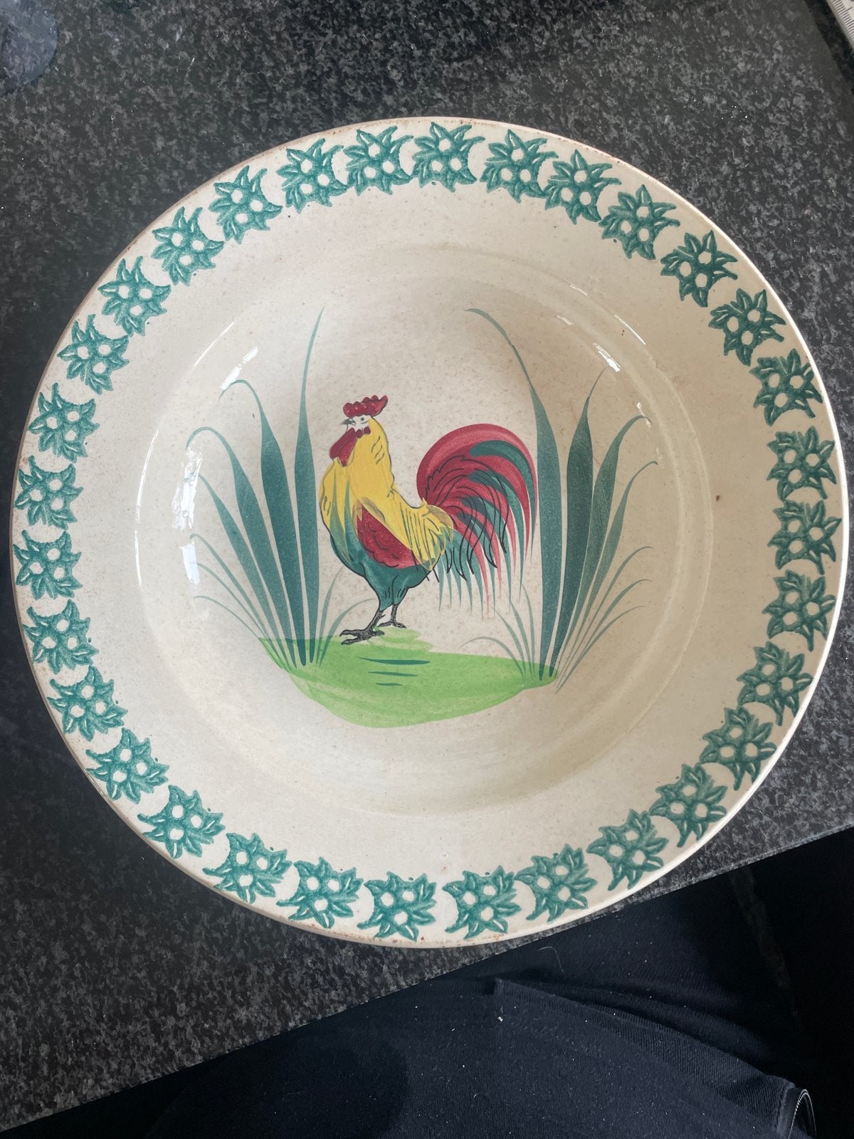 Antiek bord met haan decoratie - st amand Doorsnede 26 cm, Antiek en Kunst, Antiek | Servies los, Ophalen of Verzenden