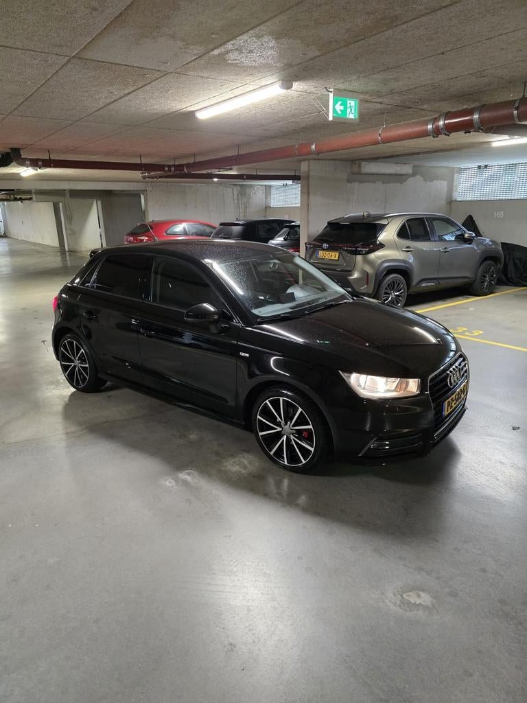 Audi A1 1.0 Tfsi 95pk 2017 Zwart S-line, Auto's, Voorwielaandrijving, Stof, 95 pk, Origineel Nederlands