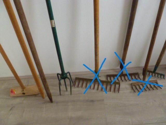Kinderharkje, grondwoeler, 2 houten stelen + bezem/luiwagen, Ophalen, Gebruikt, Overige soorten