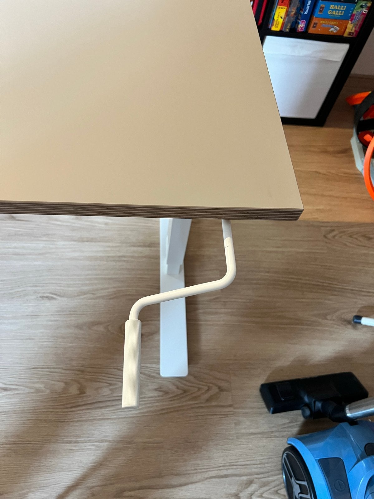 IKEA bureau - In hoogte verstelbaar, Ophalen, Zit-sta bureau, Gebruikt, Spaanplaat of MDF