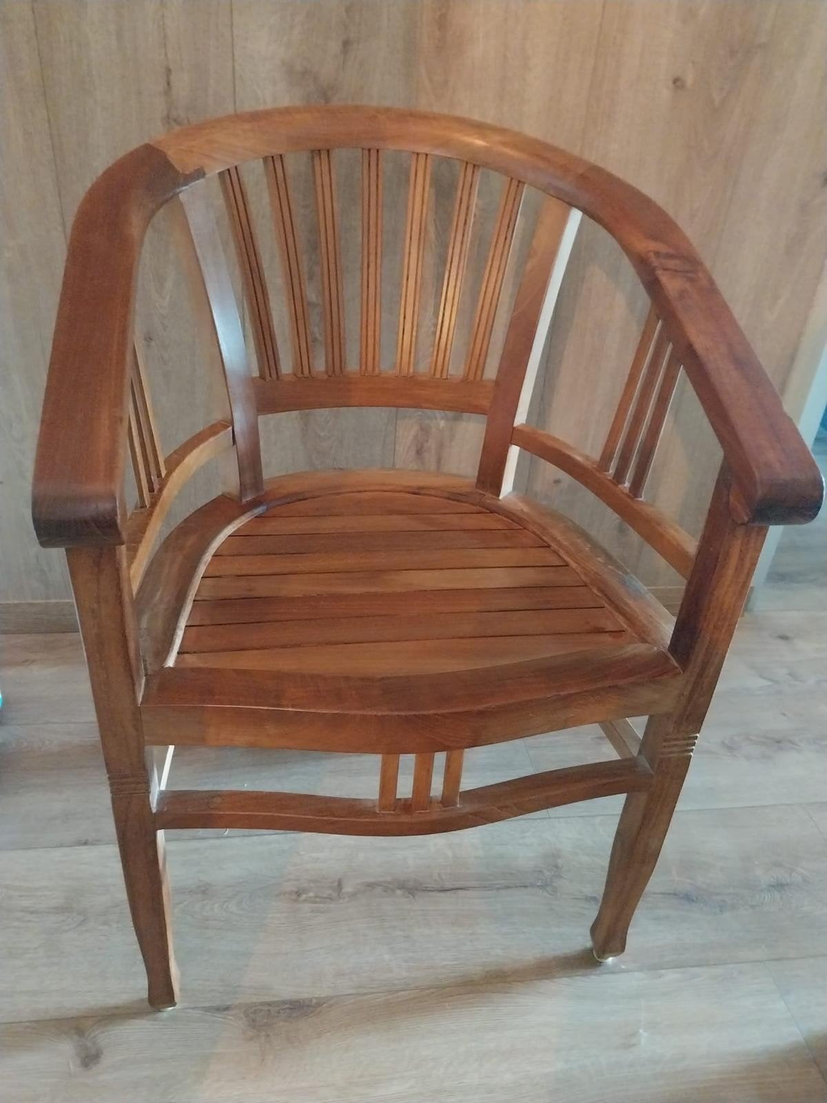 Teakhouten stoel met armleuning, Huis en Inrichting, Ophalen, Gebruikt, Bruin, Eén