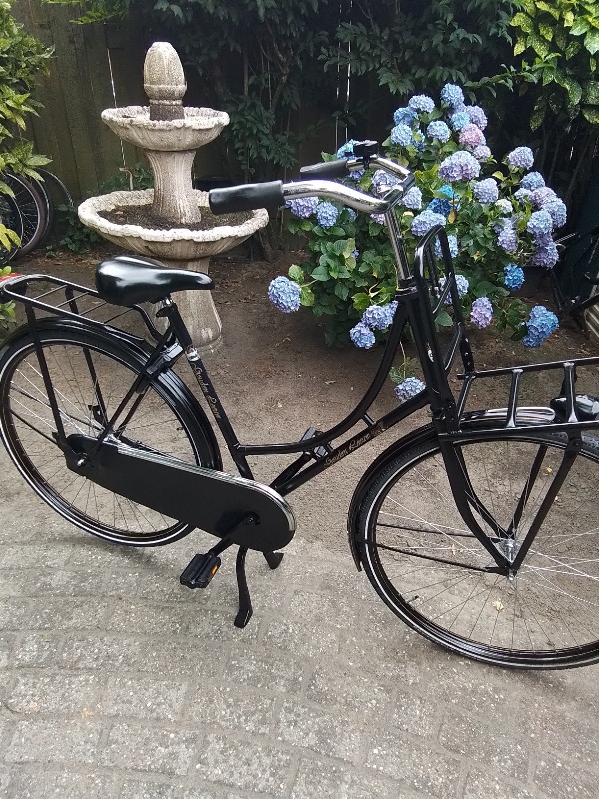 Zeer nette mooie goede 28 inche zwarte oma fiets., 56 cm of meer, Ophalen of Verzenden, Zo goed als nieuw