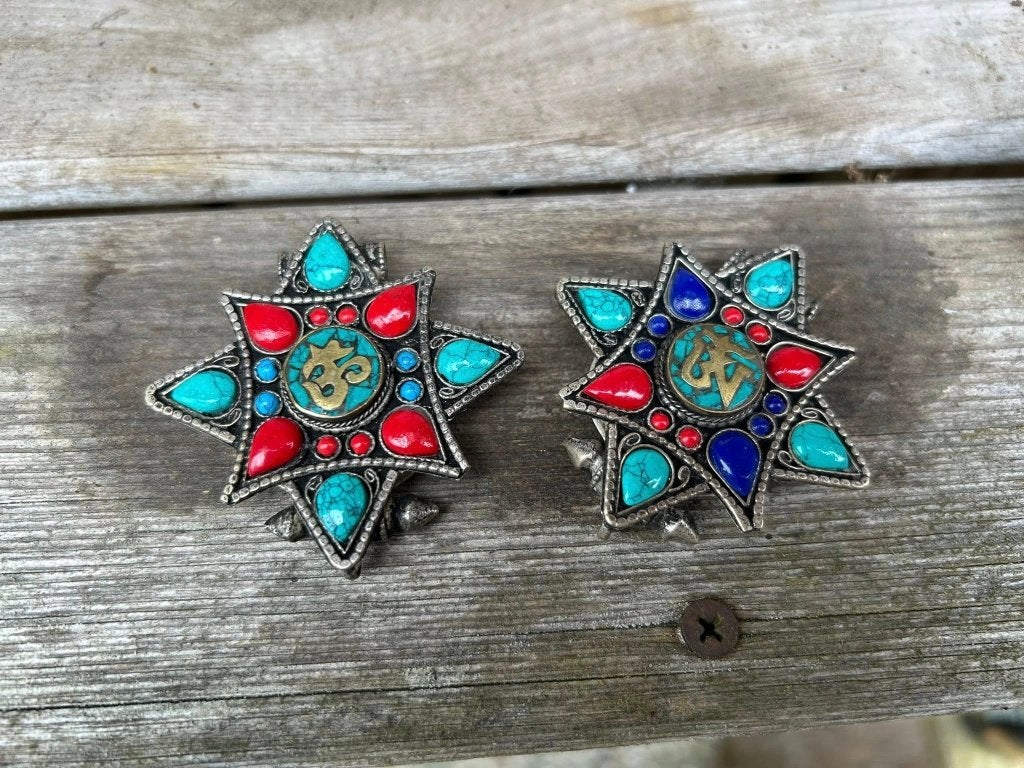 Prachtige Nepalese Ghau,s versierd met edelstenen., Overige kleuren, Nieuw, Ophalen of Verzenden, Steen of Mineraal