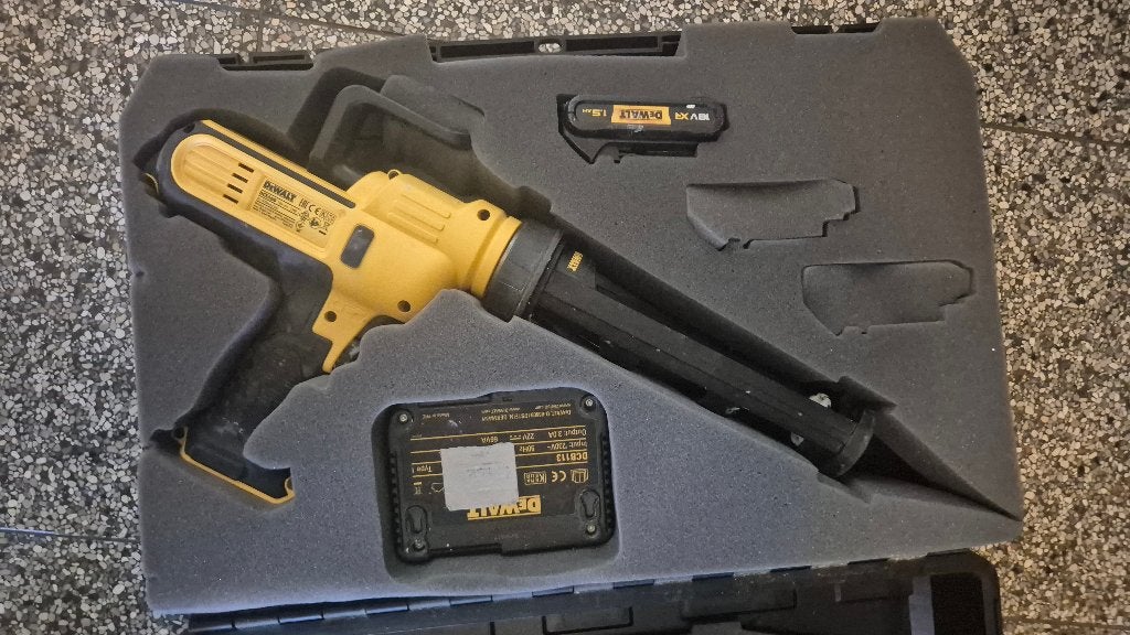 DeWALT DCE580 18V XR accu-kitspuit, type DCE580, Ophalen, Gebruikt, Kitspuit, DeWalt