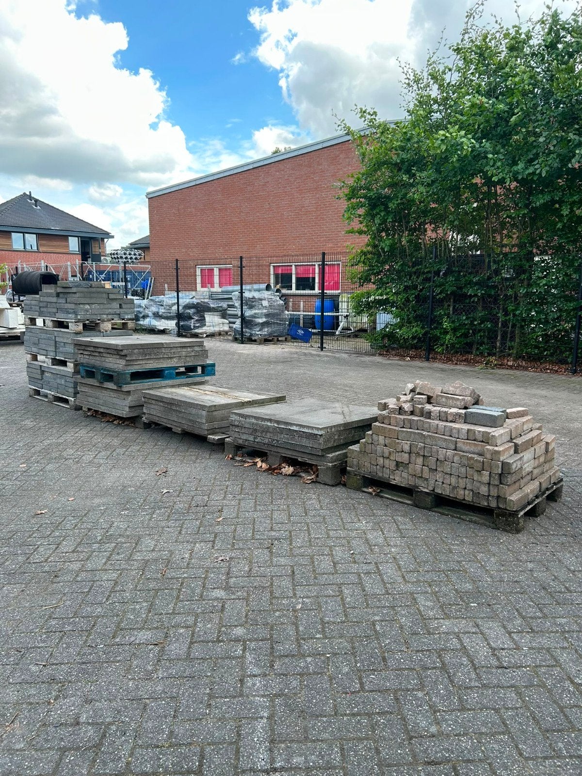 Diverse partij gebruikte terrastegels en klinkers, Ophalen, Gebruikt, Overige typen, 10 m² of meer