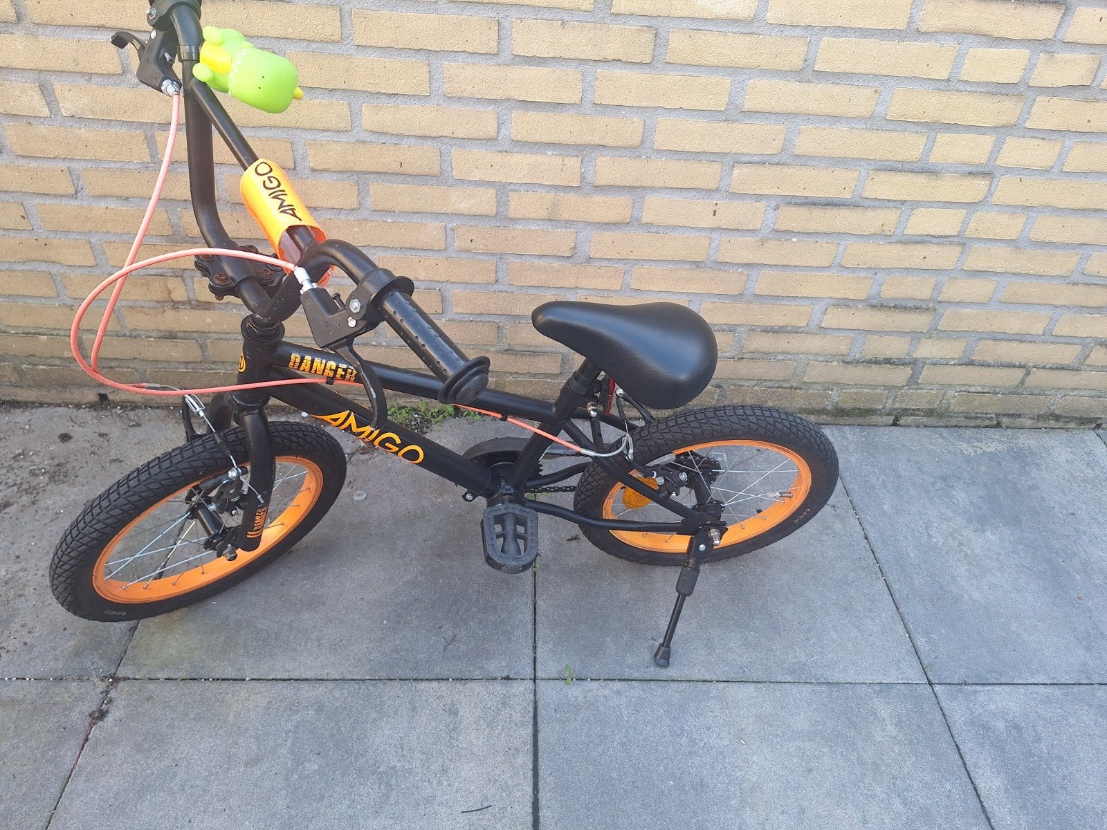 Amigo Ranger Kinderfiets - Zwart/Oranje, Fietsen en Brommers, Ophalen, Zijwieltjes, Gebruikt, Minder dan 16 inch