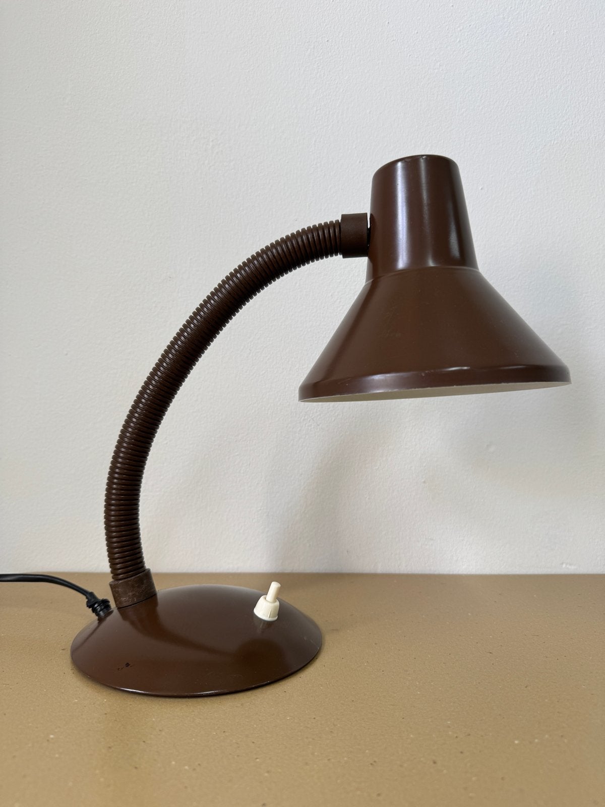 Vintage bruine bureaulamp met flexibele arm, Gebruikt, Vintage, Metaal, Bruin