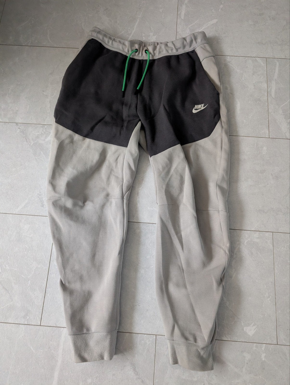 Nike Tech Fleece Joggingbroek Maat M, Maat 48/50 (M), Nike, Ophalen of Verzenden, Grijs