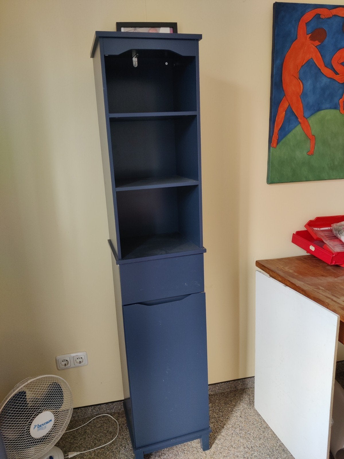 mooi, handig, blauw houten badkamerkastje, Huis en Inrichting, Ophalen, (Half)hoge kast, Minder dan 50 cm, Zo goed als nieuw