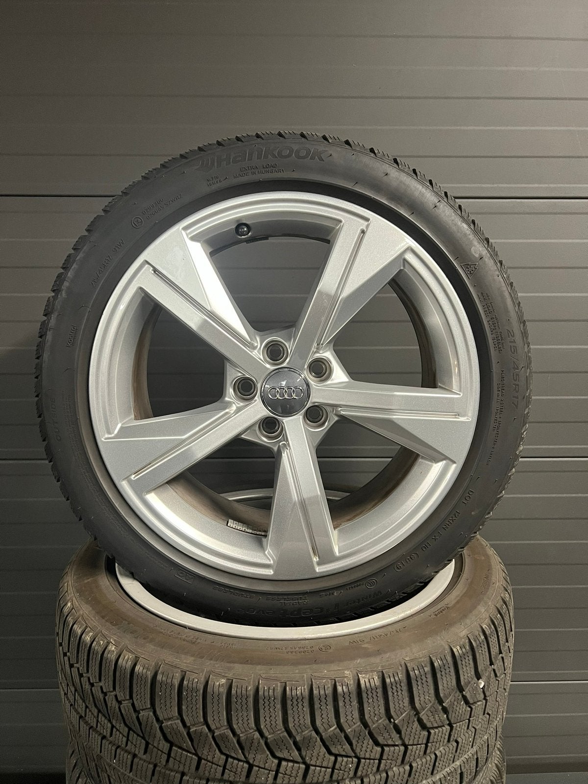 17 inch Originele Audi A1 velgen met winterbanden., Auto-onderdelen, Ophalen, 215 mm, 17 inch, Winterbanden