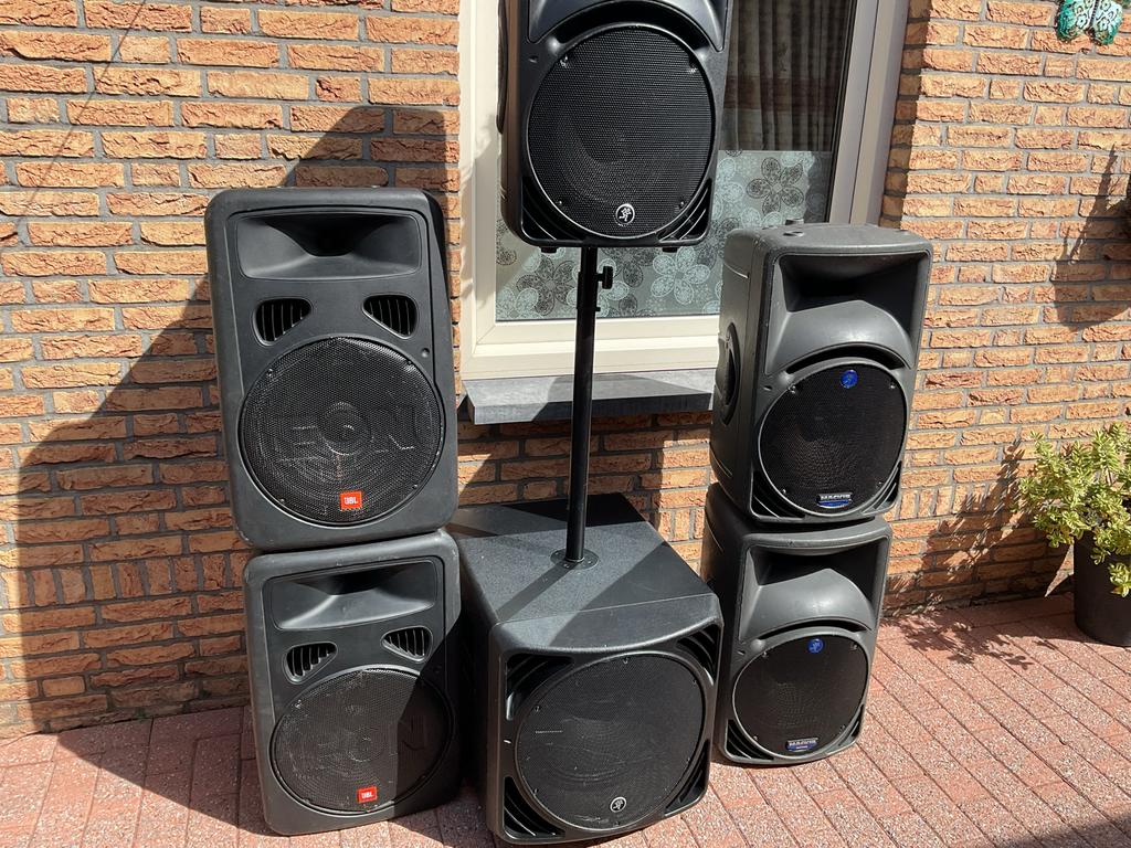 Complete actieve muziekinstallatie met mengpaneel en microfo, Ophalen, Gebruikt, Minder dan 5 kanalen, Microfooningang