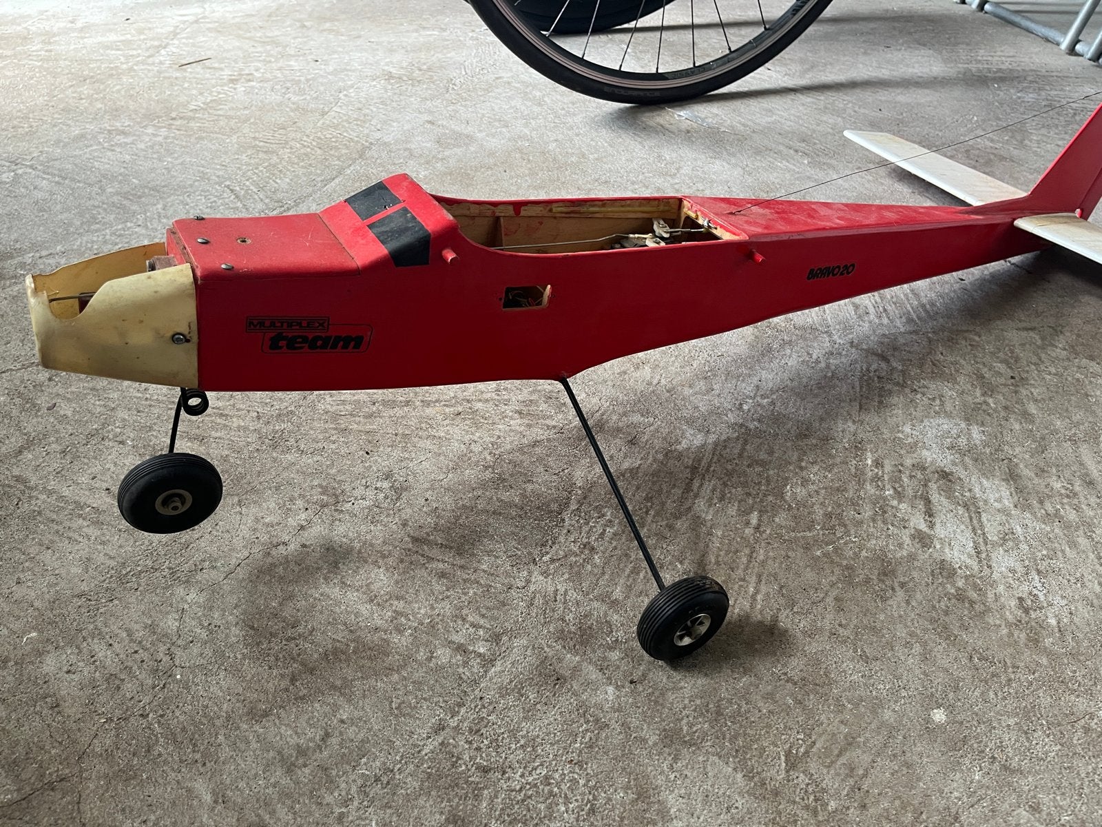 Vintage RC Vliegtuig Romp - Hitec Servo's, Hobby en Vrije tijd, Modelbouw | Radiografisch | Vliegtuigen, Ophalen, Gebruikt, Overige typen