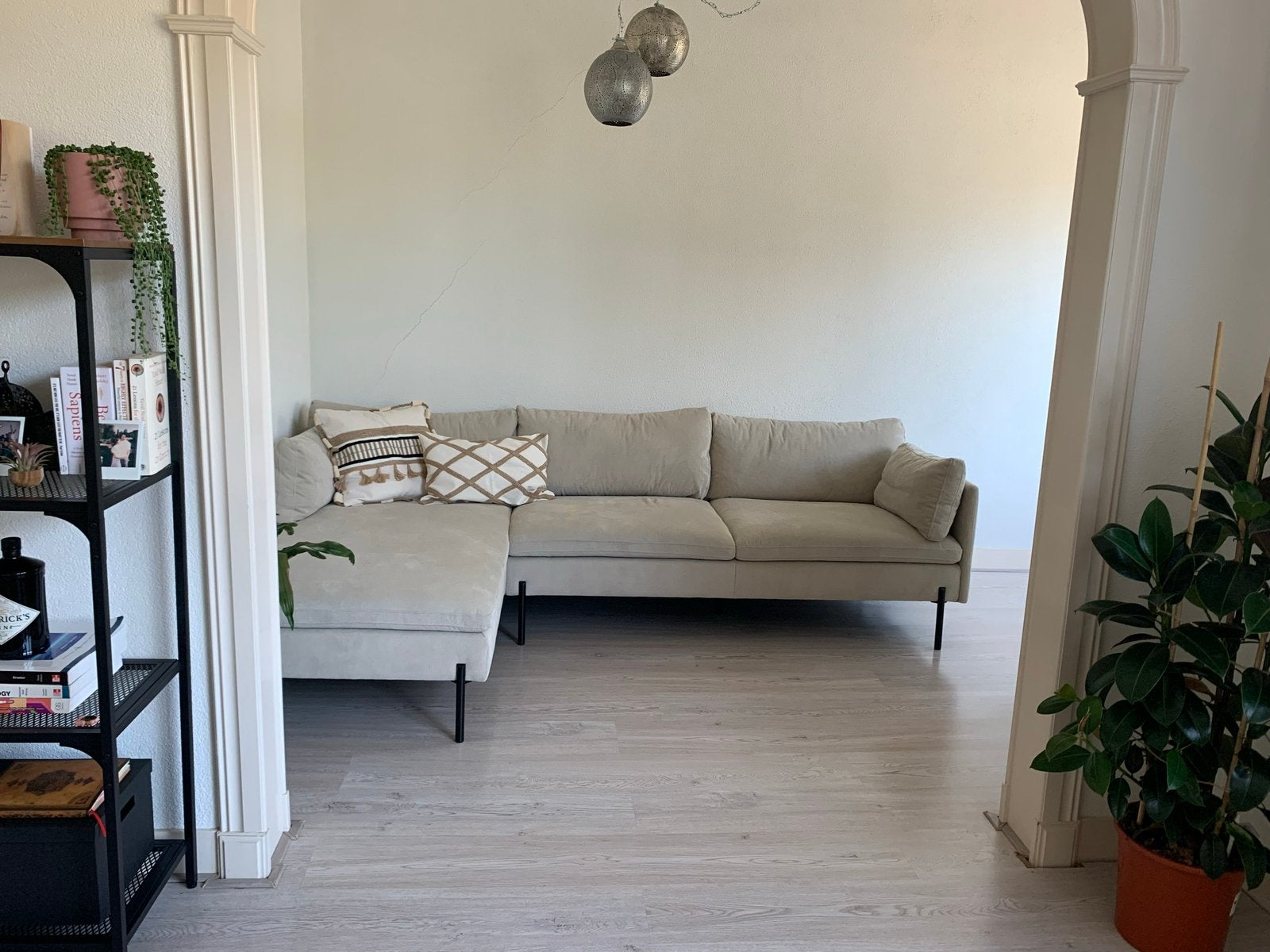 MADE hoekbank met chaise longue in beige corduroy stof, Ophalen, Zo goed als nieuw, Vierpersoons of meer