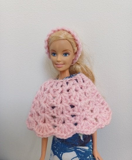 Barbie kleertjes poncho rond met haarband roze, Verzenden, Nieuw, Barbie