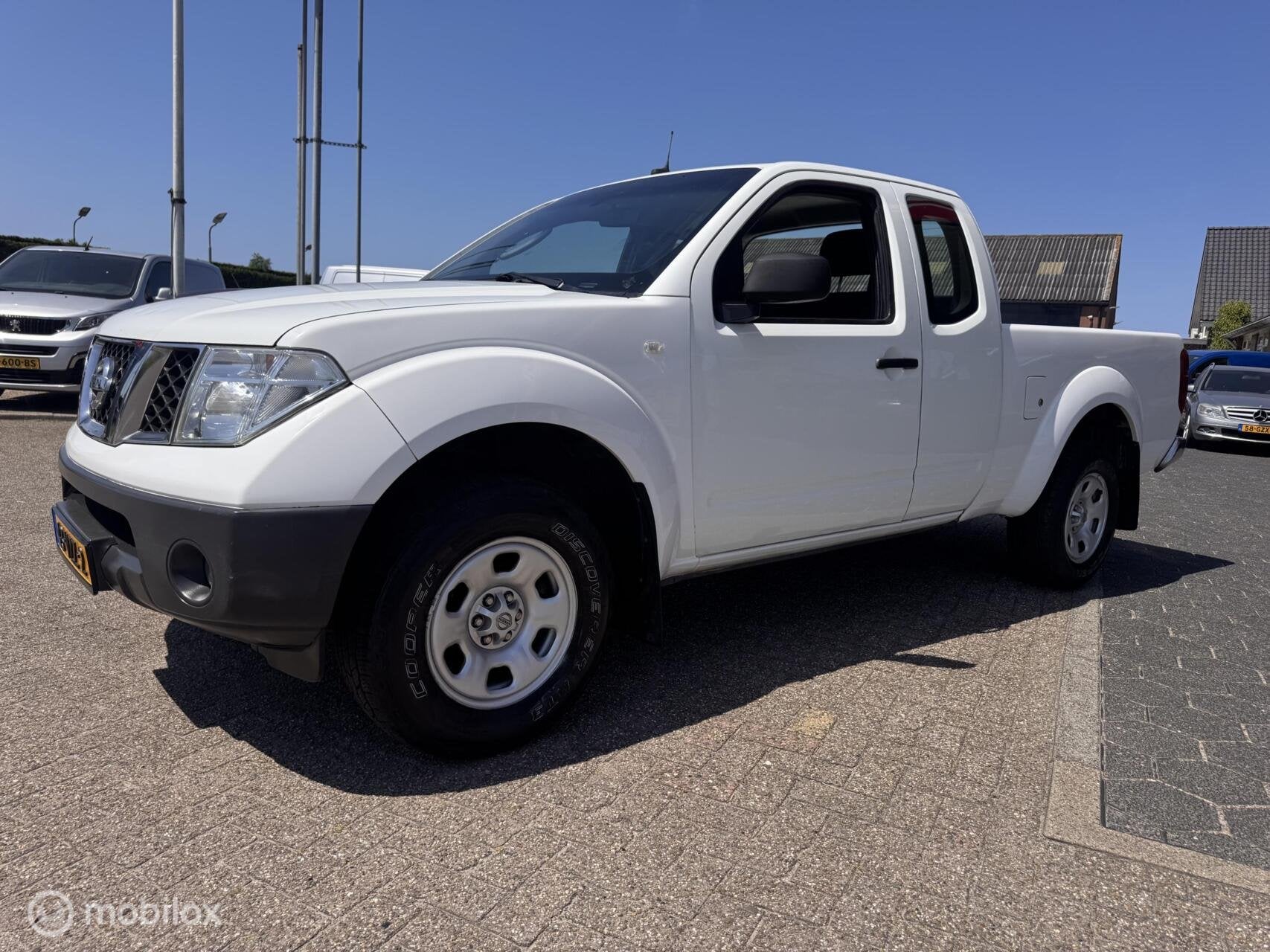 Nissan Navara 2.5 dCi XE King Cab 57800 km NAP Marge !, Overige modellen, 4 cilinders, 3000 kg, Wit