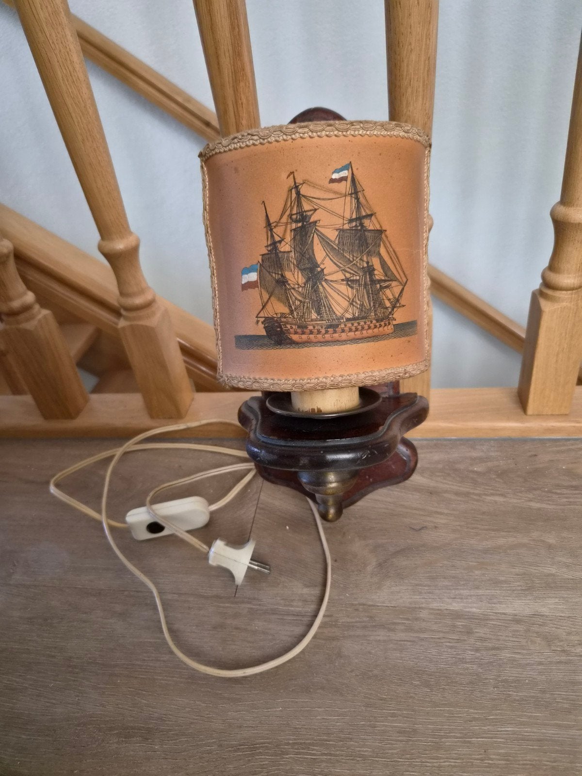 Vintage scheepslamp wandlamp met houten houder, Antiek en Kunst, Ophalen of Verzenden