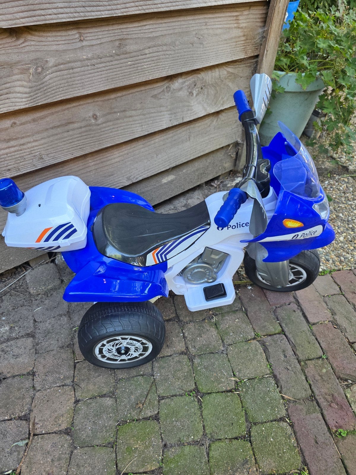 Elektrische Kindermotor Politie Blauw met Zwaailicht, Zo goed als nieuw