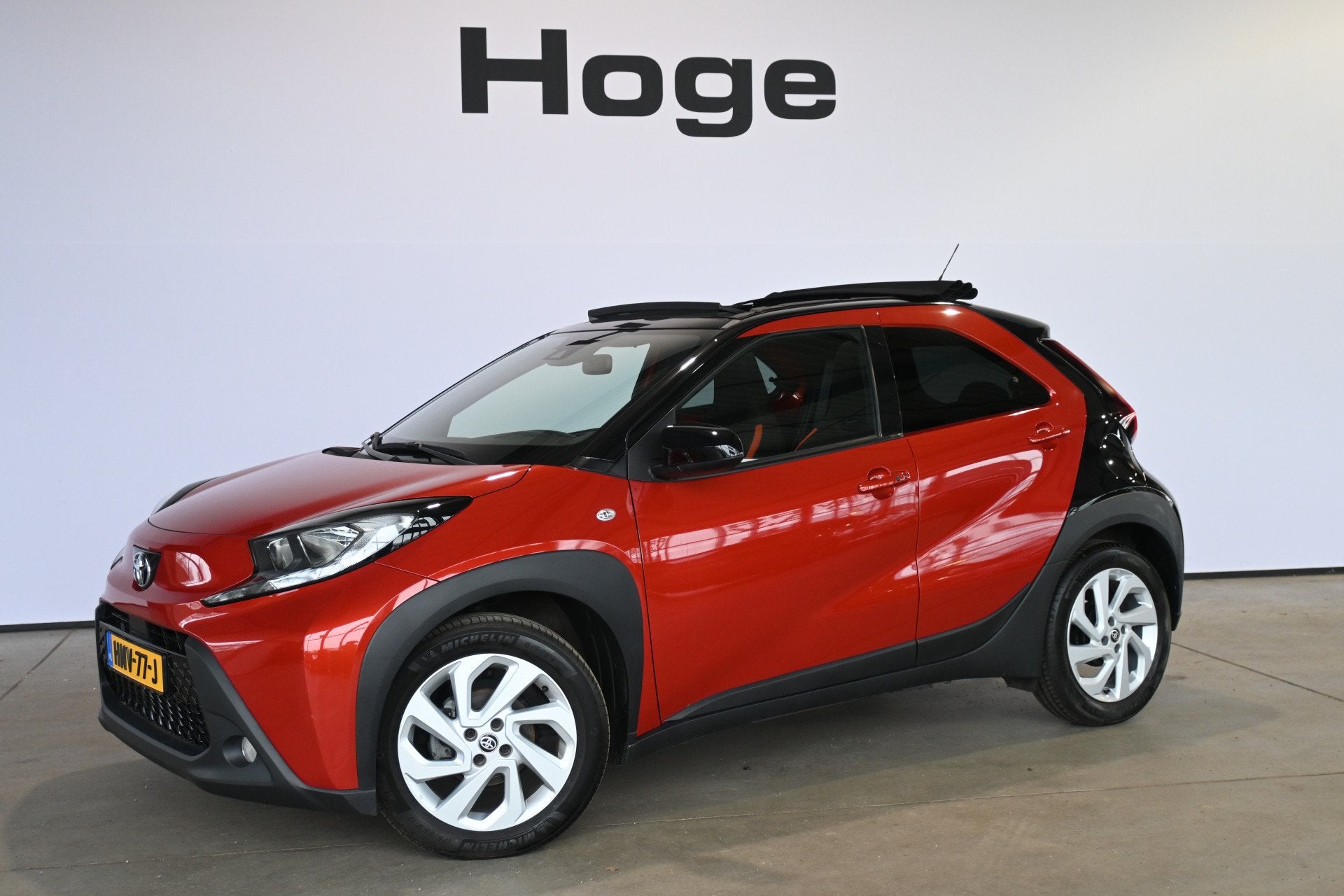 Toyota Aygo X 1.0 VVT-i MT Play Clima Carplay Panoramadak Ca, Auto's, Stof, Gebruikt, Met garantie (alle), 4 stoelen