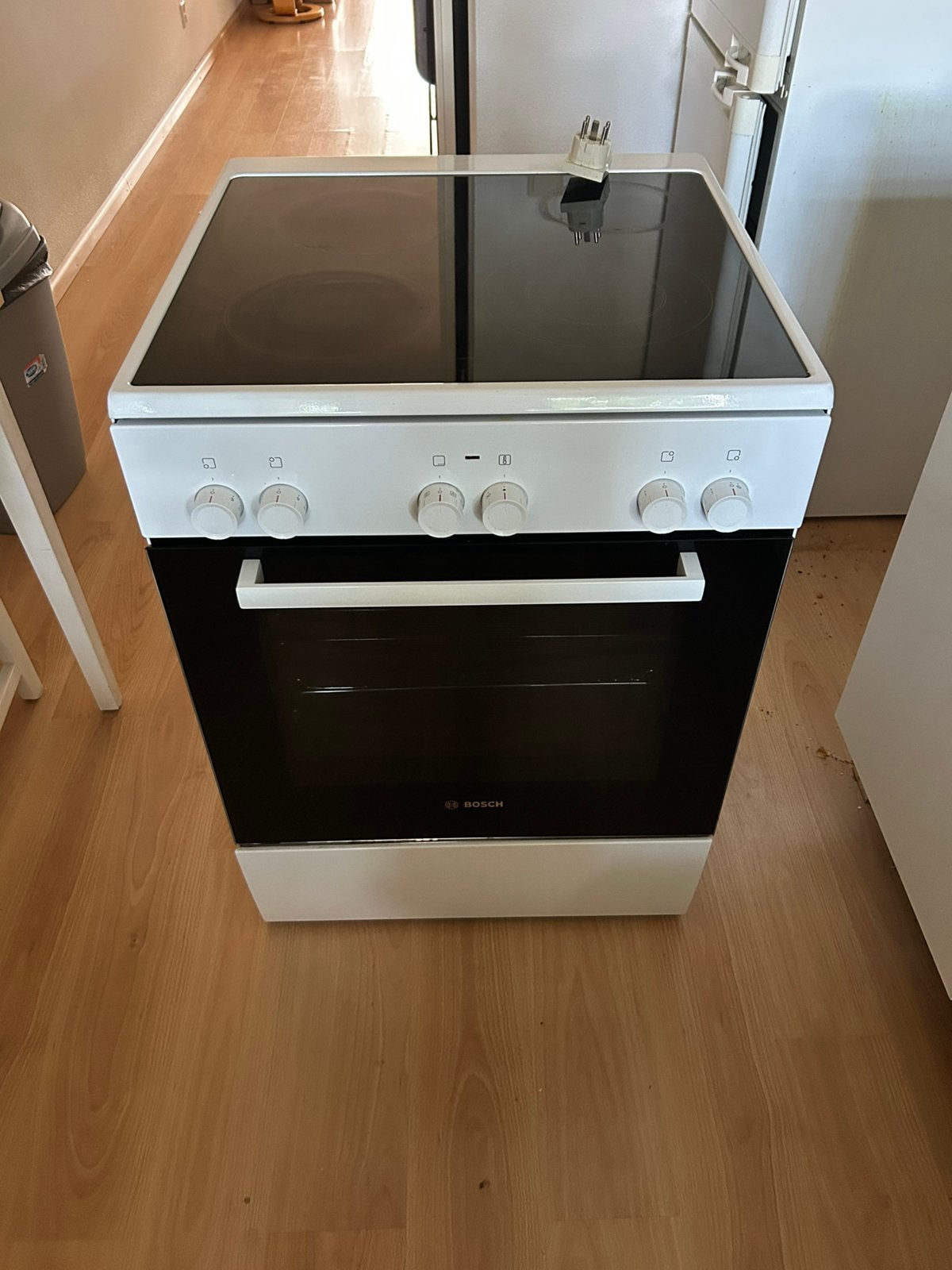 Lostande fornuis van Bosch met oven en keramische plaat, Witgoed en Apparatuur, Fornuizen, Ophalen, Keramisch, 4 kookzones, Zo goed als nieuw