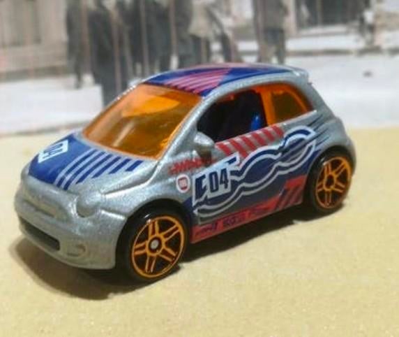 Fiat 500 Hot Wheels, Hobby en Vrije tijd, Modelauto's | Overige schalen, Ophalen of Verzenden, Nieuw, Auto