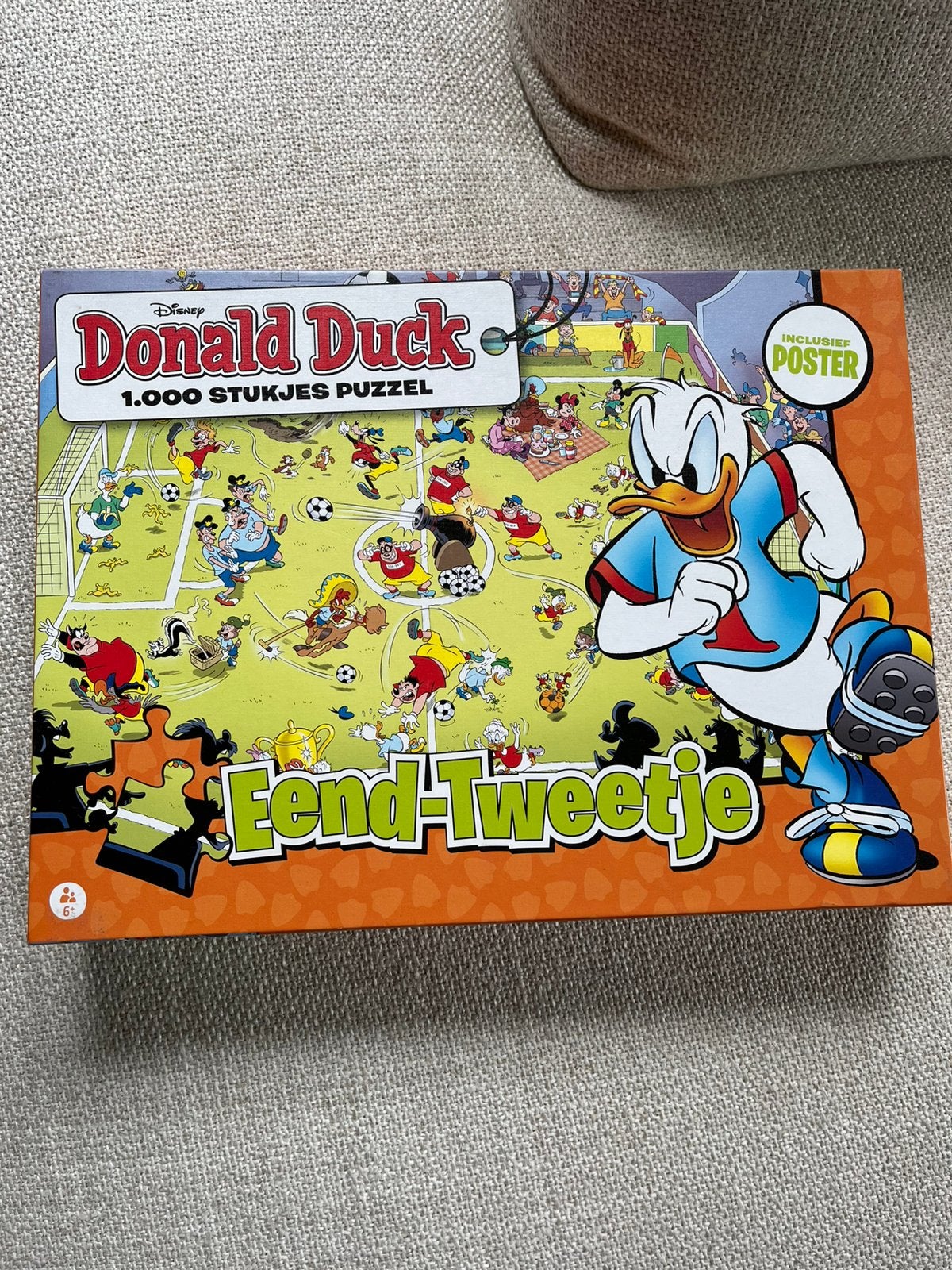 Voetbal puzzel 1000 stukjes - Donald Duck, Ophalen of Verzenden, 500 t/m 1500 stukjes, Zo goed als nieuw