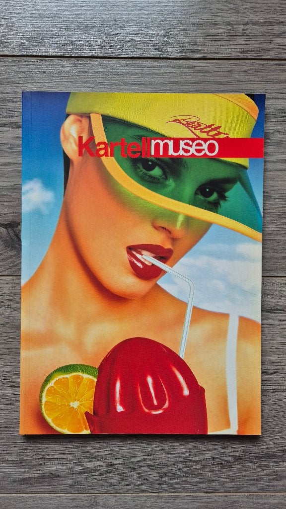Foto boek Kartell museum Italiaans vintage kunststof design, Ophalen of Verzenden, Zo goed als nieuw, Overige onderwerpen