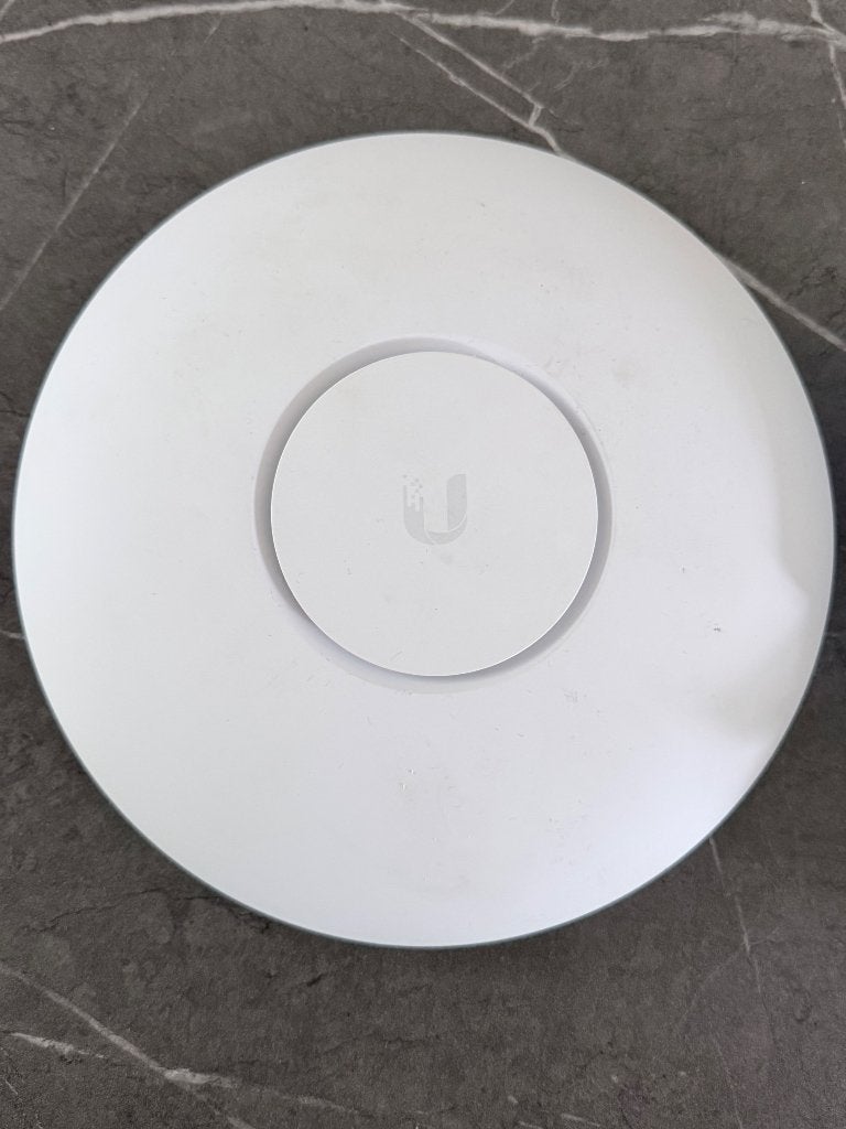 Ubiquiti UniFi AP-AC-PRO – WiFi Access Point + muurbeugel, Computers en Software, Accesspoints, Ophalen of Verzenden, Zo goed als nieuw