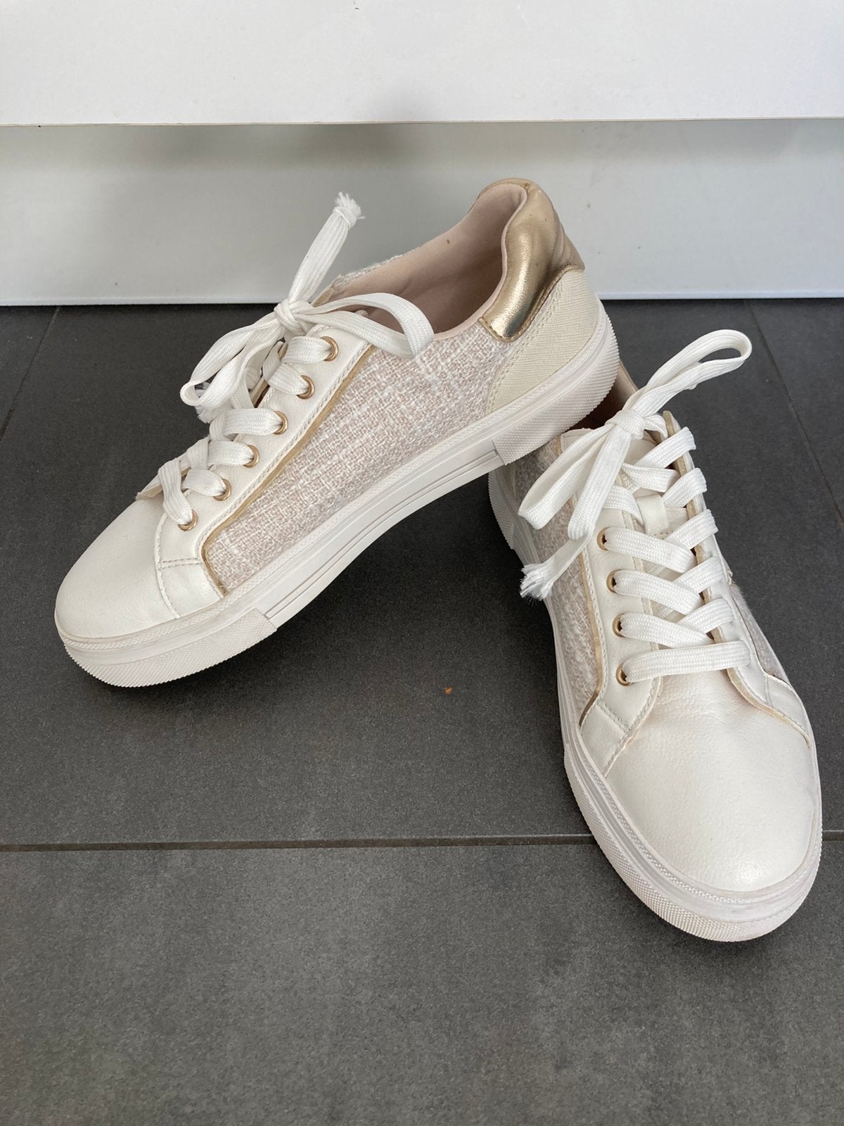ALDO Wit/gouden sneakers met beige tweed. Mt 39, Wit, Ophalen of Verzenden, Sneakers of Gympen, Gedragen