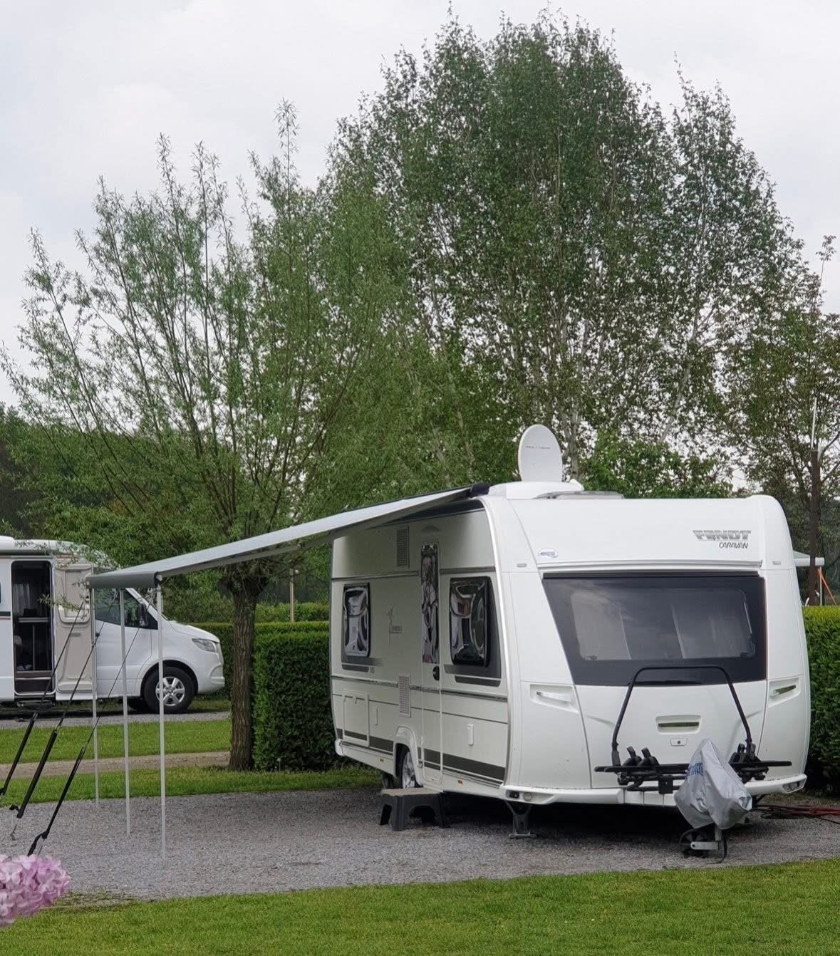 Fendt Tendenza 515  SF Luxe caravan met diverse accessoires, Caravans en Kamperen, Vast bed, Rondzit, Particulier, Fendt