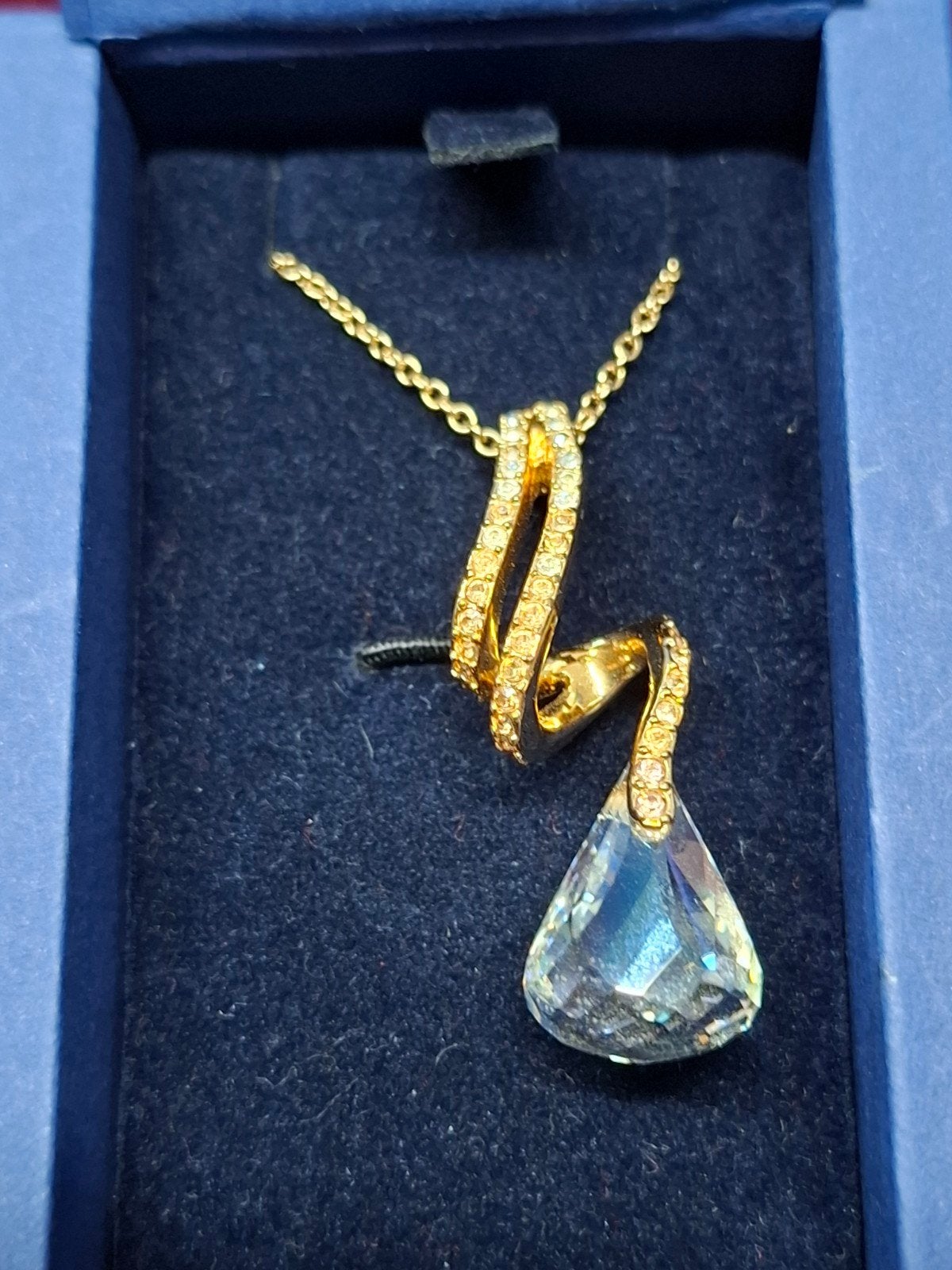 Swarovski Ketting met Hanger - Goudkleurig met Kristal, Sieraden, Tassen en Uiterlijk, Kettingen, Zo goed als nieuw, Overige materialen