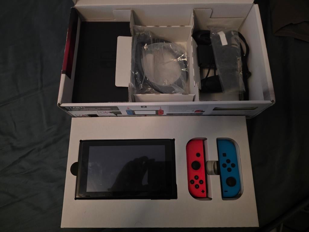 Nintendo Switch V1 compleet incl accessoires, Spelcomputers en Games, Ophalen of Verzenden, Zo goed als nieuw, Met 2 controllers