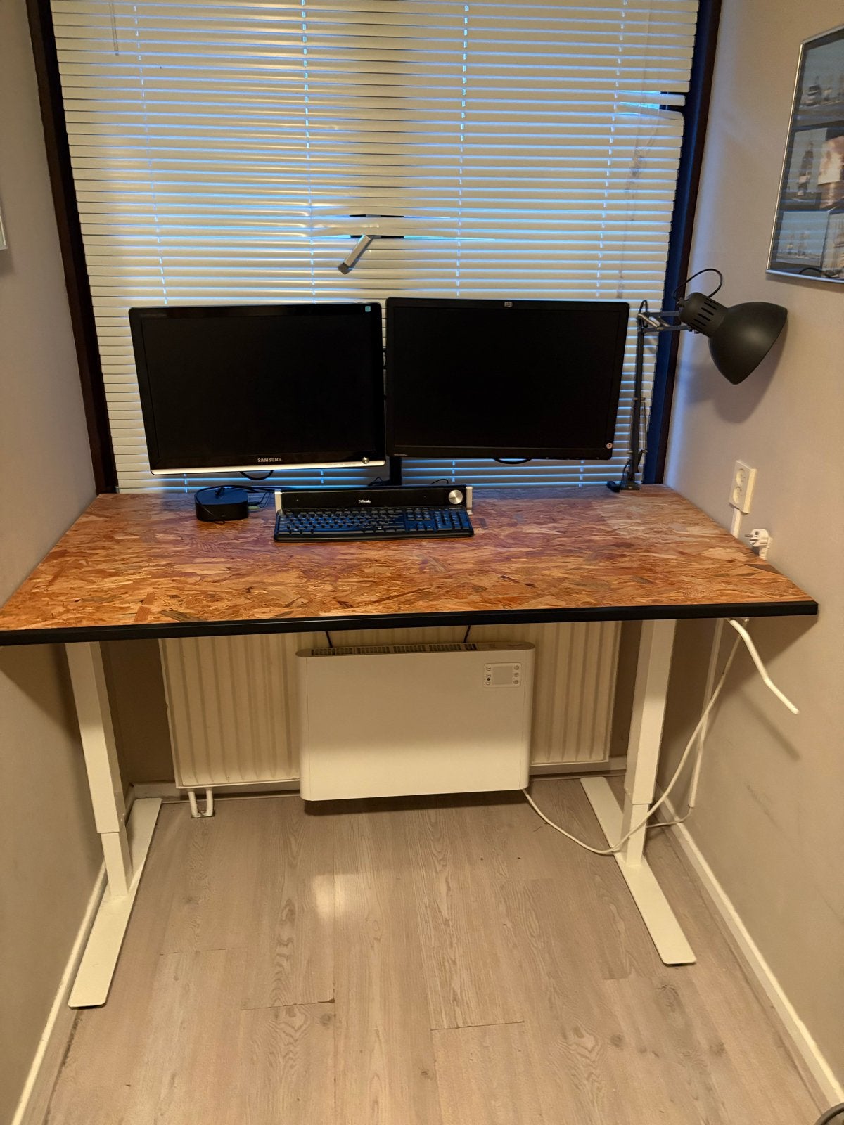 GRATIS Zit-sta bureau met OSB-blad - Verstelbaar en stevig, Ophalen, Zit-sta bureau, Gebruikt, Hout