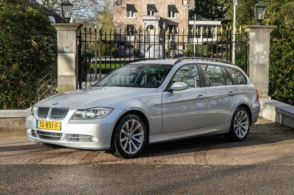BMW 335i Touring E91 | ZELDZAAM | 84D KM | UNIEKE STAAT, Zwart, Leder, Handgeschakeld, 93 €/maand