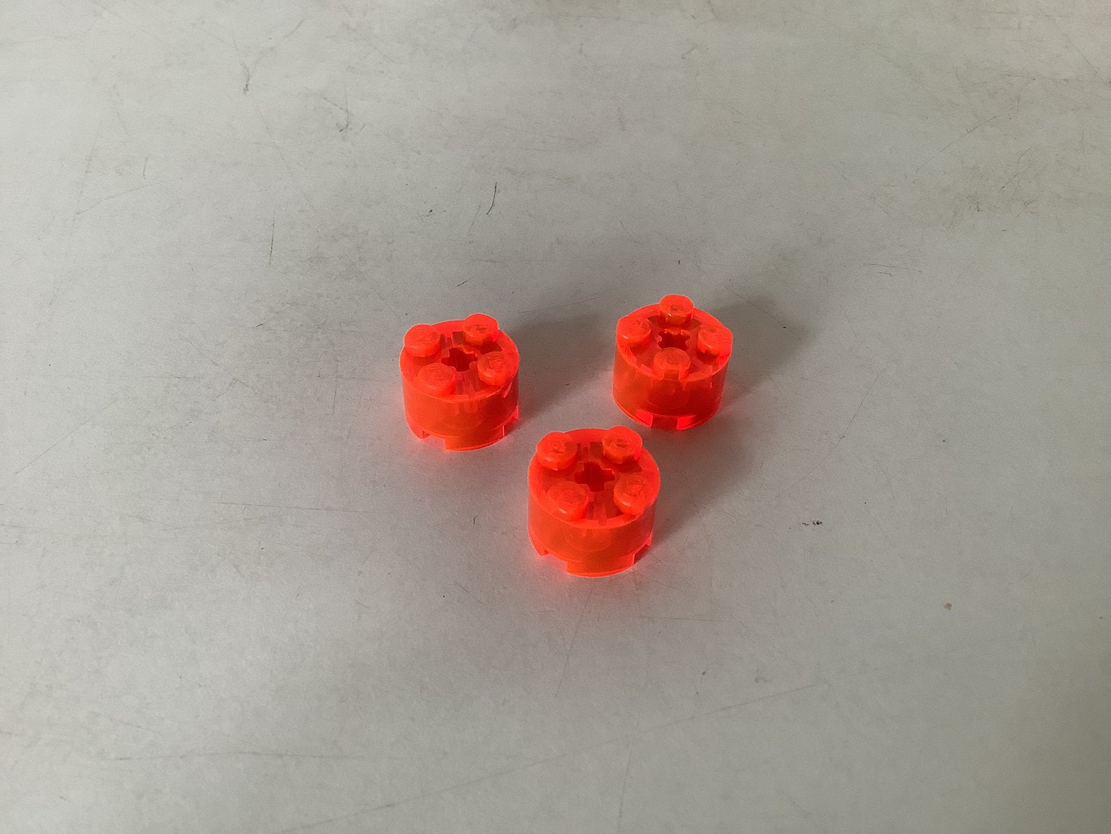 Lego steen 2x2 rond met asgat transparant neon oranje, Kinderen en Baby's, Speelgoed | Duplo en Lego, Ophalen of Verzenden, Gebruikt