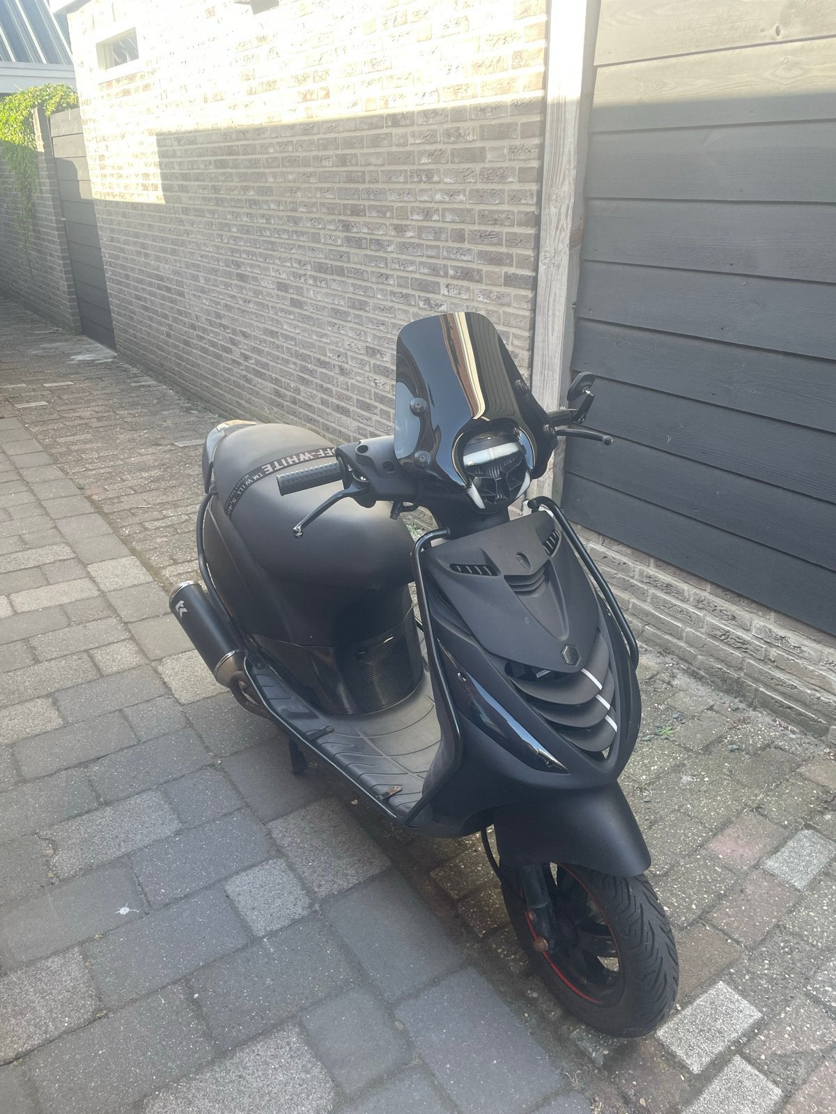Piaggio Zip 2023 Mat Zwart - Goed onderhouden scooter, Ophalen, Gebruikt