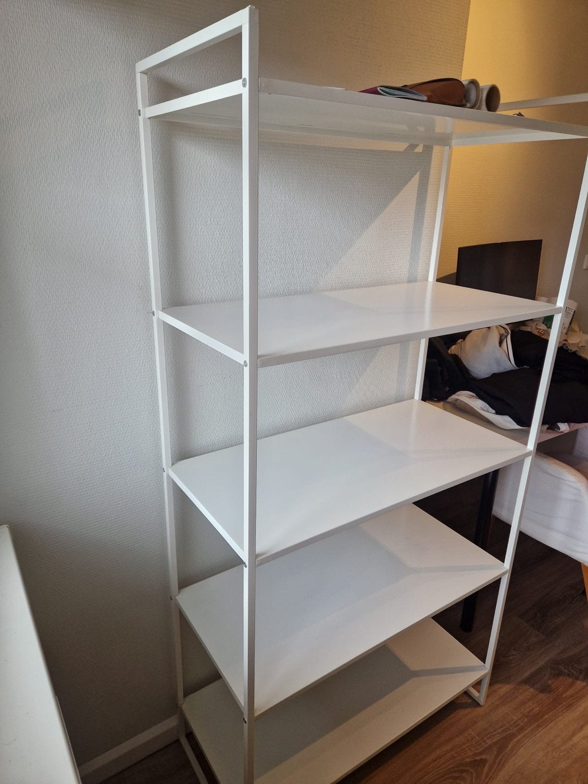 Witte metalen stellingkast met 5 planken, Huis en Inrichting, Kasten | Boekenkasten, Ophalen, Met plank(en), Gebruikt, 50 tot 100 cm