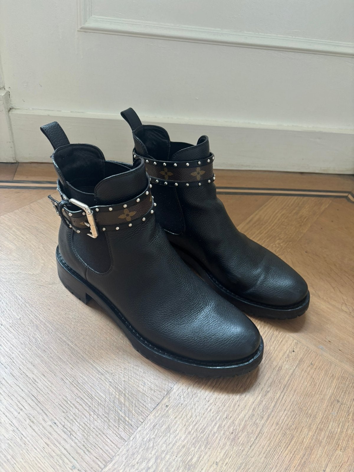 Enkellaarsjes Louis Vuitton - maat 39, Zwart, Lage of Enkellaarzen, Ophalen of Verzenden, Zo goed als nieuw