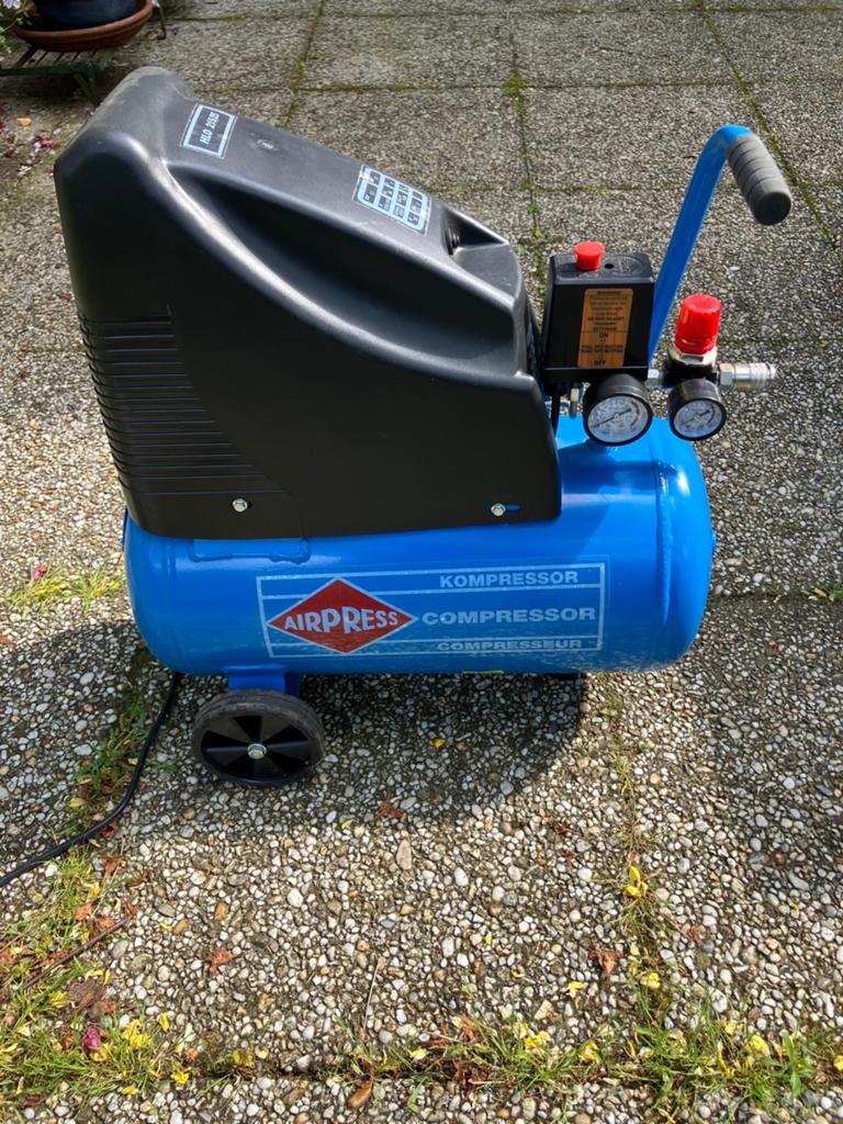 Airpress HLO 215/25 Compressor - 24L, 1.1kW, Doe-het-zelf en Verbouw, Compressors, Ophalen, 6 tot 10 bar, Zo goed als nieuw, 25 tot 100 liter