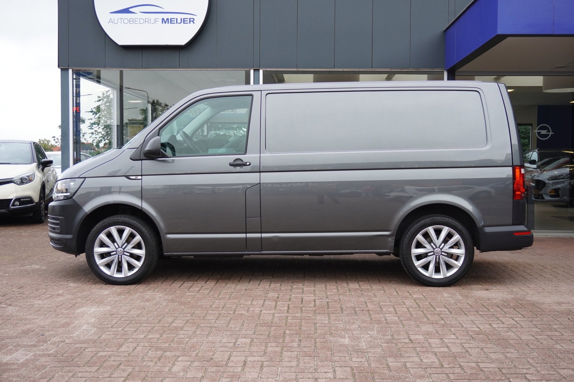 Volkswagen Transporter 2.0 TDI L1H2 Highline | 3 zitter | Ca, Voorwielaandrijving, Stof, Gebruikt, Euro 6