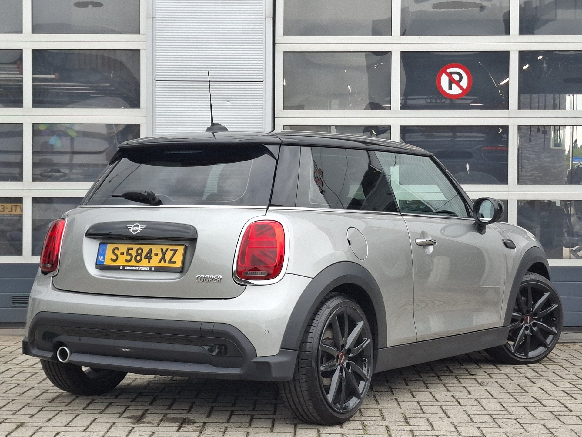 MINI 3-deurs 1.5 Cooper John Cooper Works | Navigatie | LMV, 12 maanden, Gebruikt, 4 stoelen, 49 €/maand