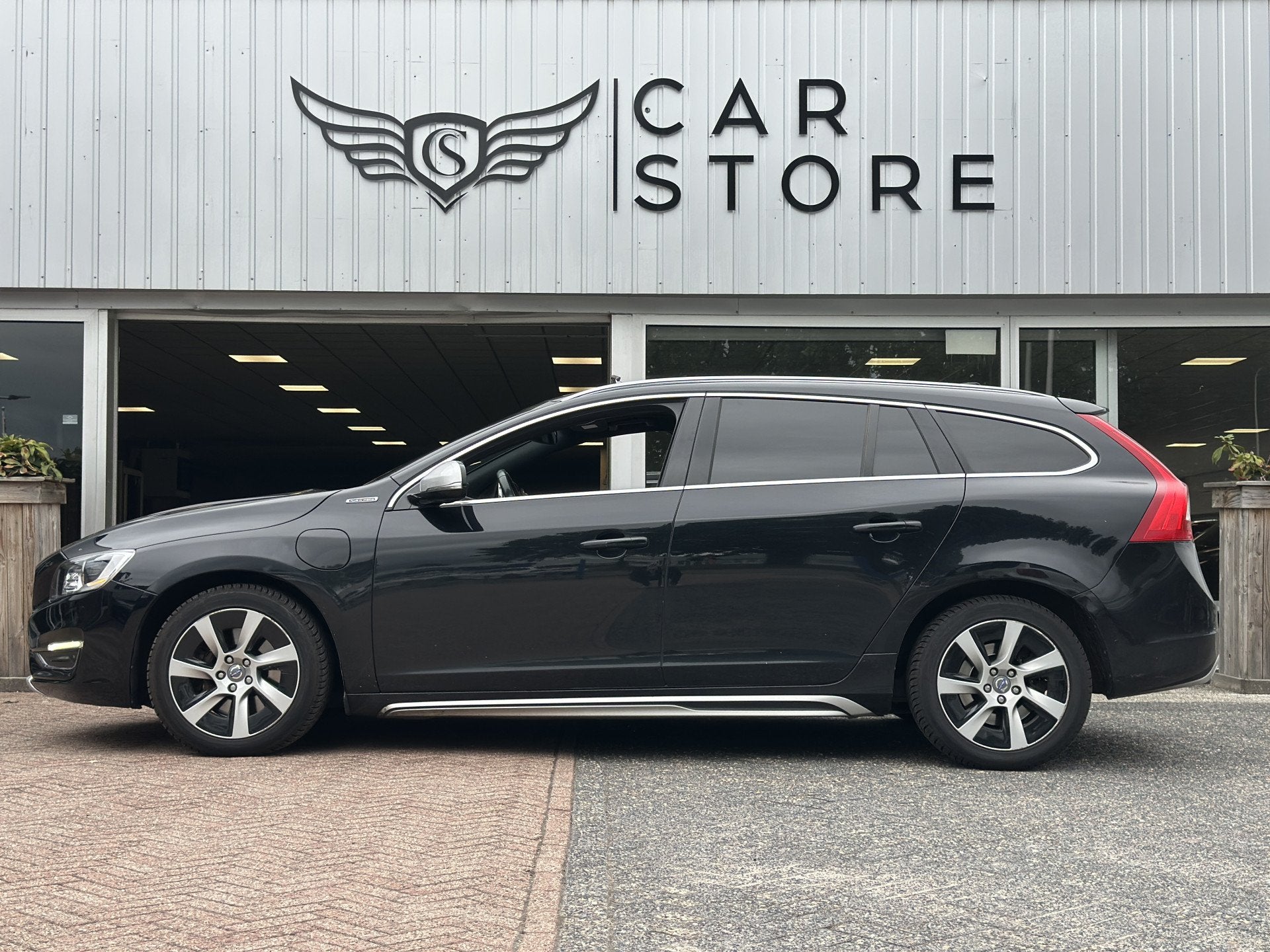 Volvo V60 2.4 D6 AWD Plug-In Hybrid Summum |PANO|CAMERA|LEDE, Auto's, Automaat, Zwart, Vierwielaandrijving, 212 €/maand